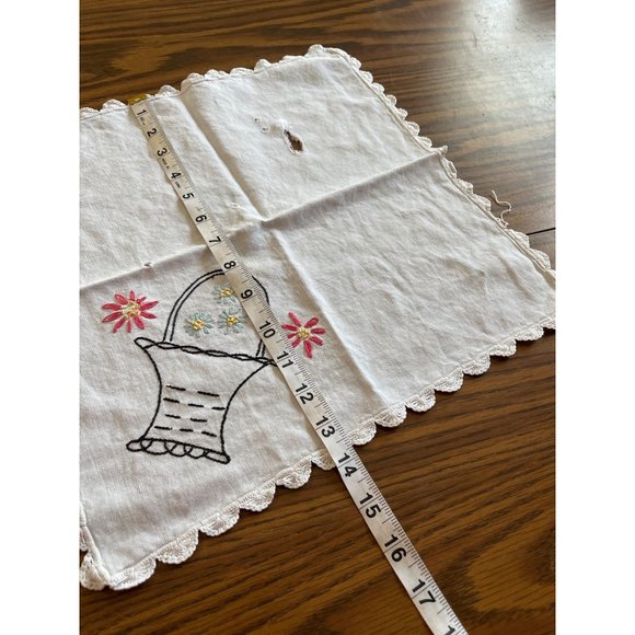 Tea towels and embroidered pieces vintage cottage core - Picture 10 of 15